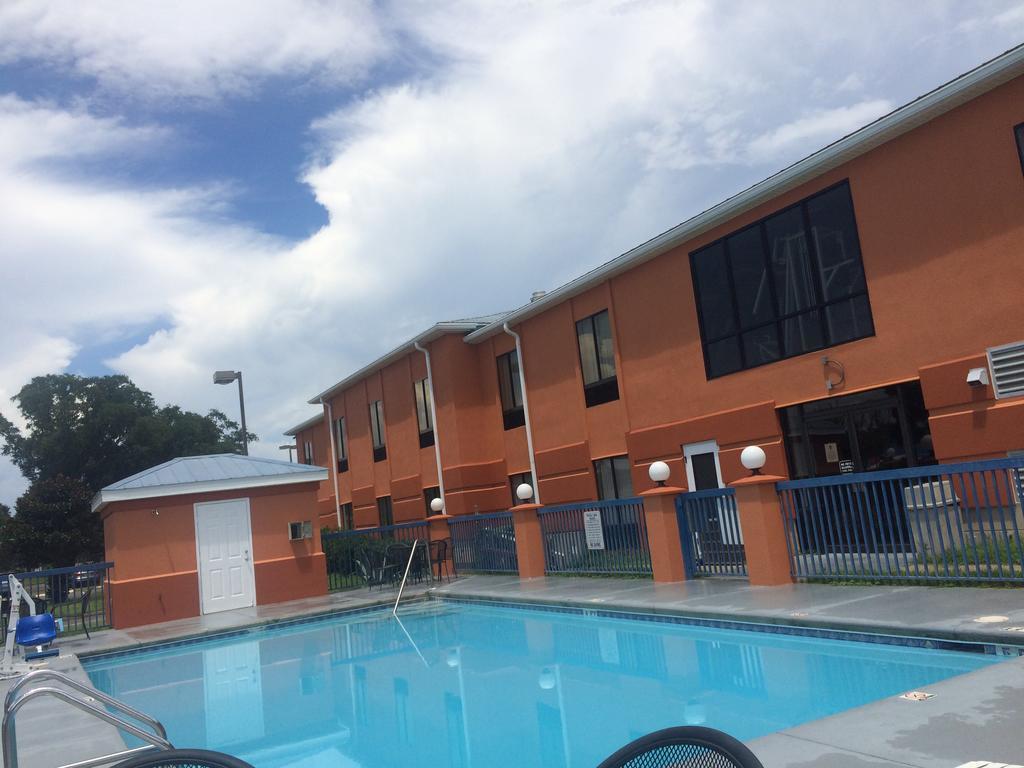 Luxury Suites Ferry Pass Exterior foto
