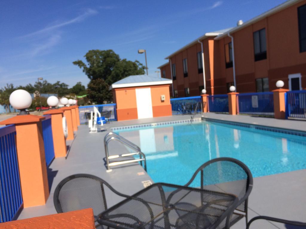 Luxury Suites Ferry Pass Exterior foto